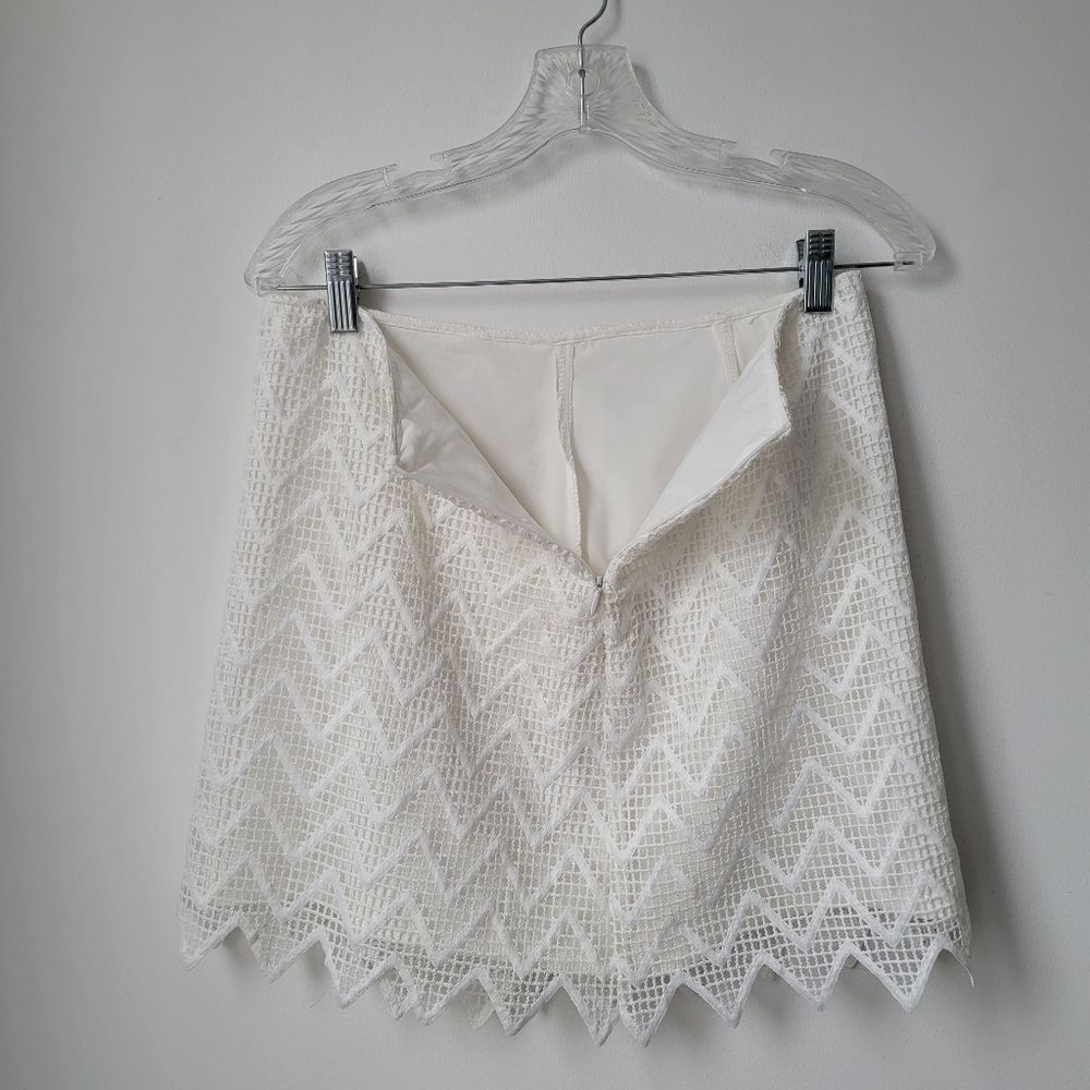 BOUTIQUE FASHION White Lace Mini Skirt Lined Size Large - Picture 7 of 7